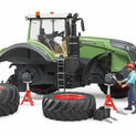 Bruder Fendt 1050 Vario Tractor with Mechanic + Garage Equipment 1:16 additional 5