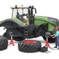 Bruder Fendt 1050 Vario Tractor with Mechanic + Garage Equipment 1:16 additional 5