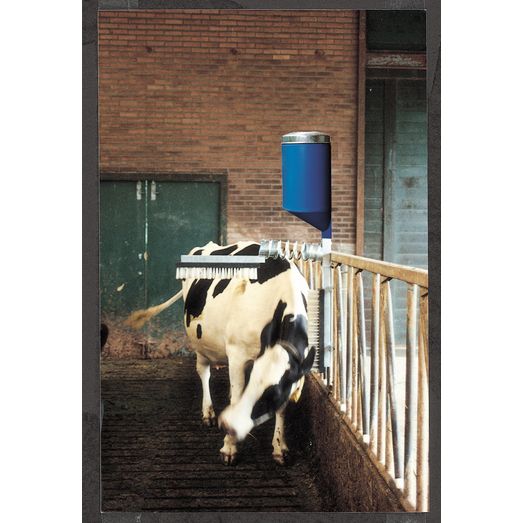 Vink Cattle Brush With Dispenser